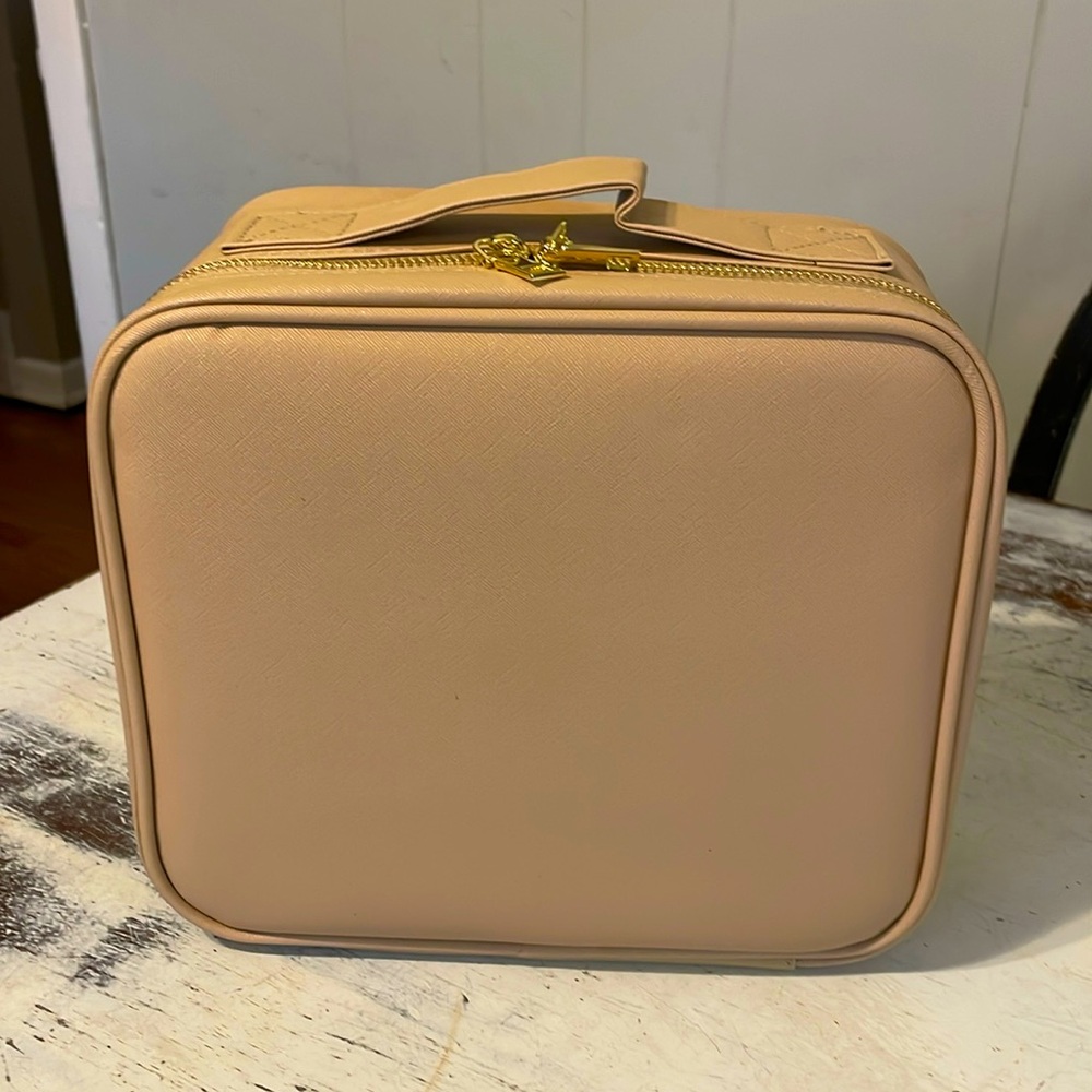 NWOT Lighted Tan Travel Make-up Bag